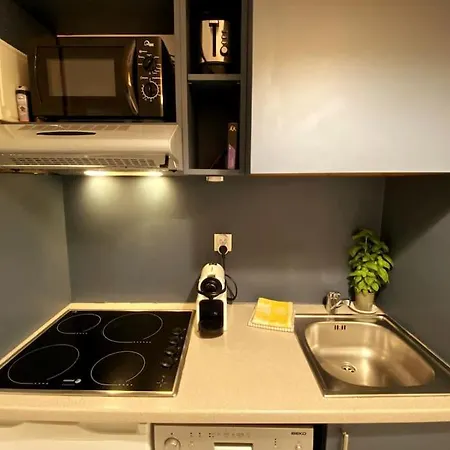 St Raphael Piscine Wifi, Commerces Et A Pieds